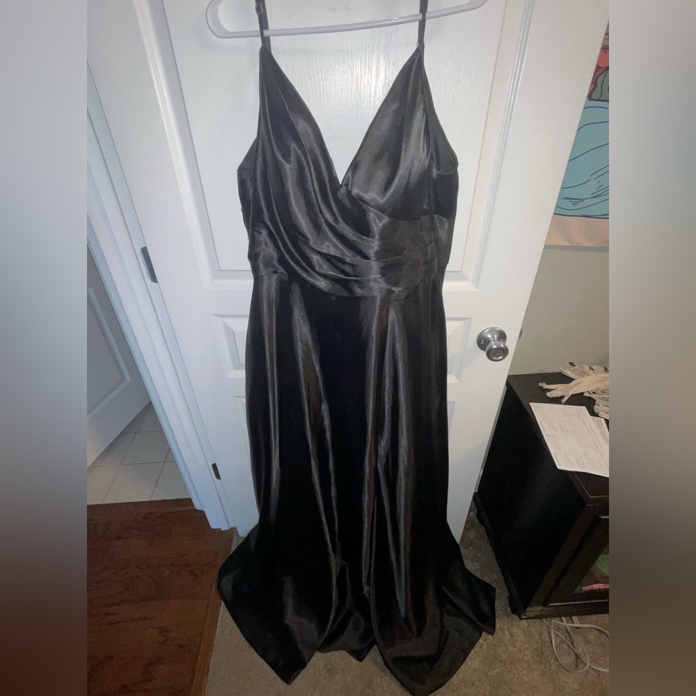Black formal dress. Has a high thigh slit and a corset back! It is a size xxl/14